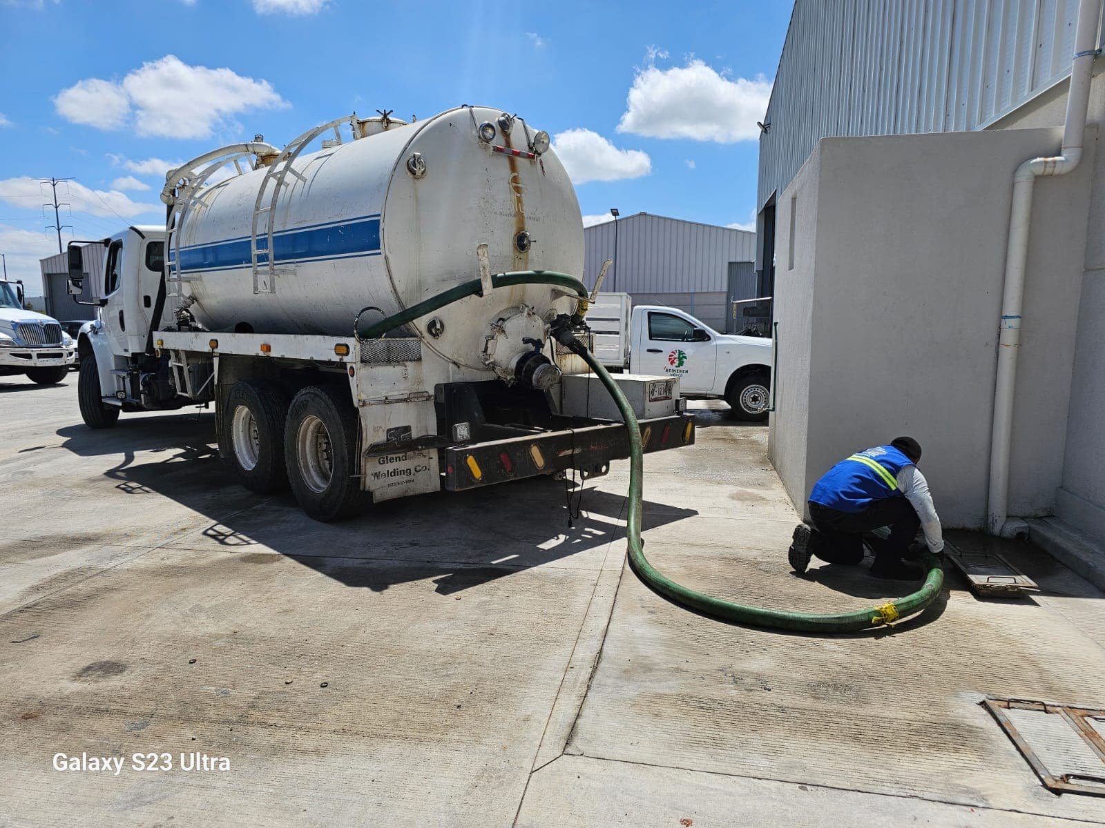 Camión pipa de DestaPue equipado